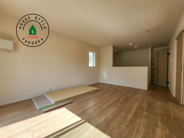 福岡市西区拾六町3丁目第1-3棟（1号棟）のダイニング|キッチンから立ち込める香りが今日の料理を期待させます。