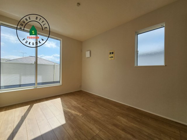 福岡市西区拾六町3丁目第1-3棟（3号棟）の寝室|主寝室には収納力に優れたクローゼットがありますので、お部屋もすっきり片付きます。