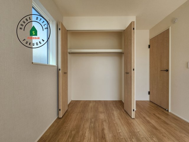 福岡市西区拾六町3丁目第1-3棟（3号棟）の収納|洋服や大きな荷物が多い方や人数の多いご家族などは、一般的なクローゼットよりもウォークインクローゼットのほうが使い勝手が良いです。