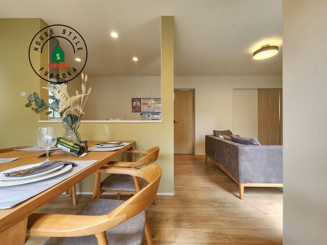 福岡市西区拾六町3丁目第1-3棟（3号棟）の居間・リビング|多くの時間を過すことになるリビングだからこそ、いつも穏やかな空間・解放感が味わえ毎日が充実します。※家具はCGを合成したものです。