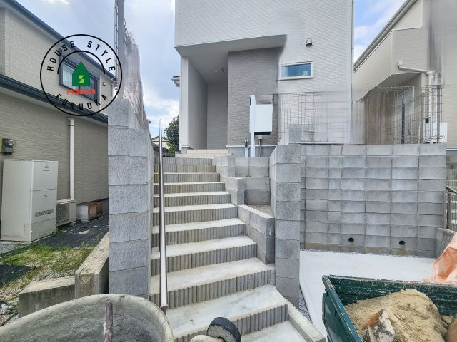 福岡市西区拾六町3丁目第1-3棟（3号棟）の玄関|おでかけの時も帰った時も、「我が家」を最初に感じでもらえる素敵な空間に。