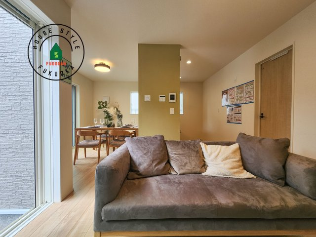 福岡市西区拾六町3丁目第1-3棟（3号棟）の居間・リビング|キッチンからリビングをしっかり確認できます。家族の笑顔があふれる空間になりそうですね。