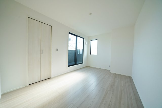 【横浜市旭区白根6丁目41-2全2棟新築戸建て】★仲介手数料無料★（不動丸小学校・鶴ケ峯中学校）の洋室