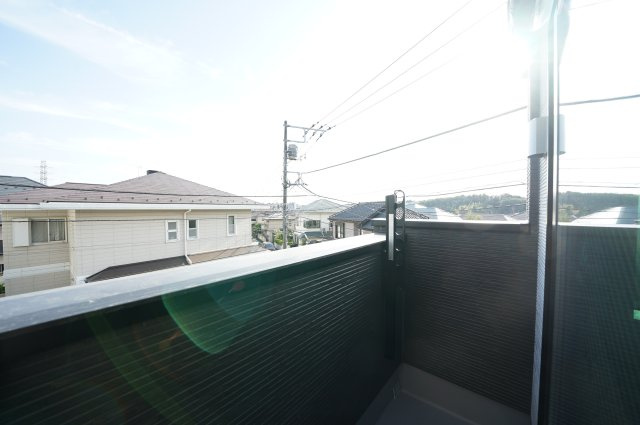 【横浜市旭区白根6丁目41-2全2棟新築戸建て】★仲介手数料無料★（不動丸小学校・鶴ケ峯中学校）のバルコニー