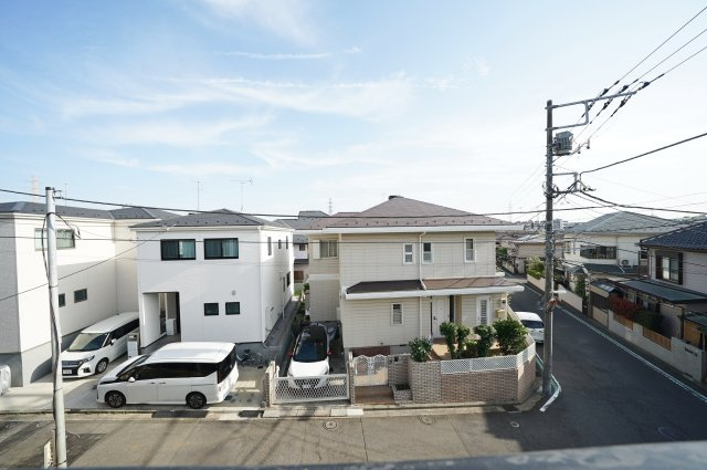 “開放感×片付く家”が両立｜白根6丁目｜南西角地×前面7.3mのゆとりある新築戸建★仲介手数料無料★の展望|周囲に高い建物が少なく、開放感のある眺望。空の広がりを感じられ、日々の暮らしにゆとりと心地よさをプラスしてくれます。
