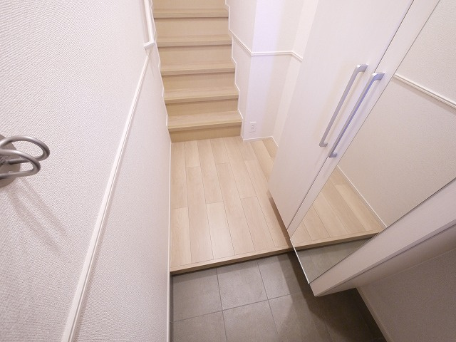 ルナ　ハイツⅤの玄関|明るい玄関です