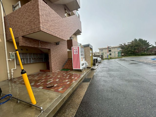 サニーパレス神陵台のエントランス