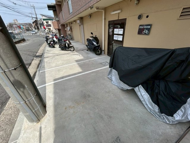 サニーパレス神陵台の駐車場