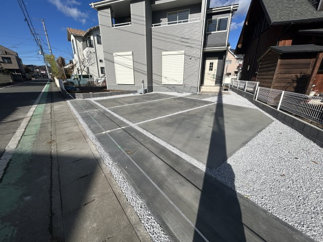 新築　高崎市片岡町第3　Livele Garden.S　１号棟の駐車場|現地写真　駐車スペースは並列3台分可能です！

