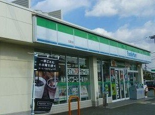 ブリーズコート城北の周辺|ファミリーマートまで180m