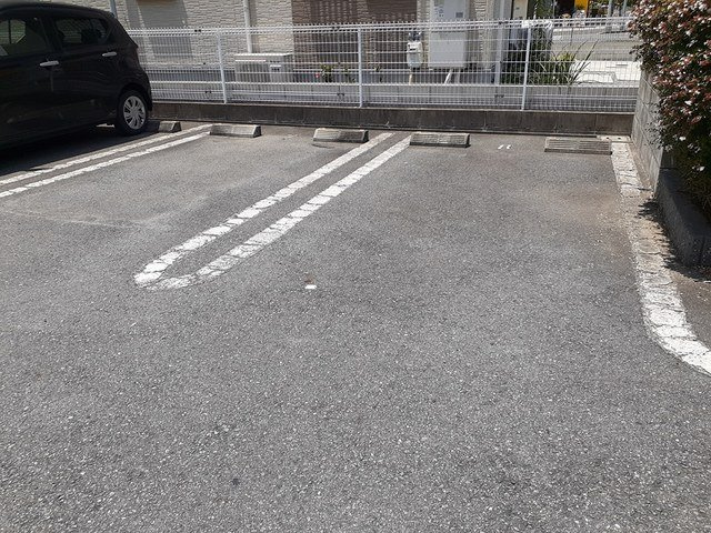 クワイエット　アベニューの駐車場