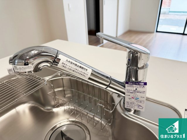 伊丹市池尻　第1期　新築一戸建ての設備|浄水器を内蔵！炊飯時、お茶を作る時に安心してお水を使えます！お湯と冷水、浄水と原水、シャワーの切替えもワンタッチです！
