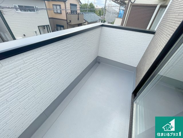伊丹市池尻　第1期　新築一戸建てのバルコニー|ワイドバルコニーは洗濯物を干すスペースが広いのでご家族が多くても安心！