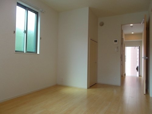 ソリッソ三条の居間・リビング