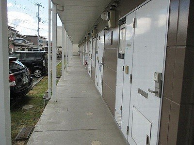 レオパレス飛鳥の玄関