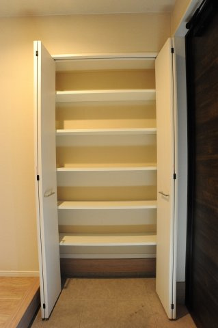 中越2丁目　中古住宅の収納