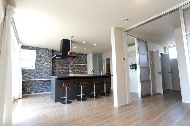 中越2丁目　中古住宅の居間・リビング