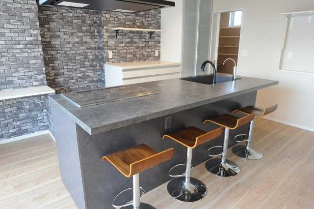 中越2丁目　中古住宅の居間・リビング