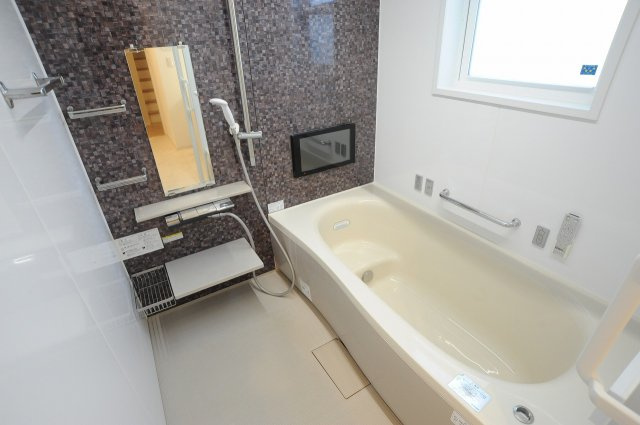 中越2丁目　中古住宅の浴室