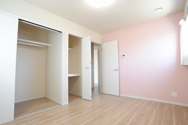 中越2丁目　中古住宅の洋室|2階洋室：南