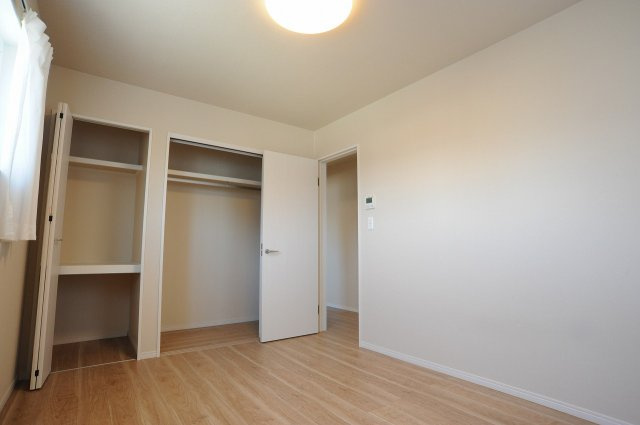 中越2丁目　中古住宅の洋室|2階洋室：北