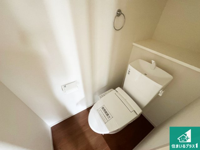 伊丹市池尻　第1期　新築一戸建てのトイレ|1・2階の2ヶ所にあるので、朝の忙しい時間の順番待ちもなく、深夜の利用にも大変便利です。