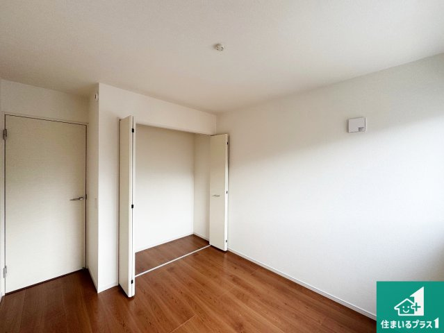 伊丹市池尻　第1期　新築一戸建ての洋室|シンプルな洋室は、自分好みのインテリアが楽しめます♪ご家族とインテリアや家具を選びに行くのは新築購入時の醍醐味の一つです。ぜひお楽しみください♪