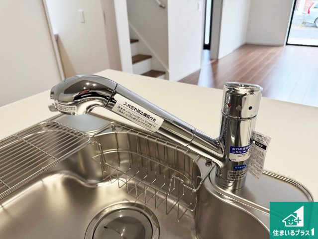 伊丹市池尻　第1期　新築一戸建ての設備|浄水器を内蔵！炊飯時、お茶を作る時に安心してお水を使えます！お湯と冷水、浄水と原水、シャワーの切替えもワンタッチです！