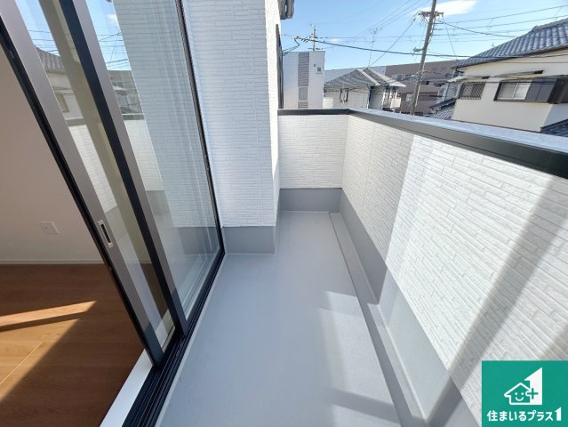 伊丹市池尻　第1期　新築一戸建てのバルコニー|ワイドバルコニーは洗濯物を干すスペースが広いのでご家族が多くても安心！