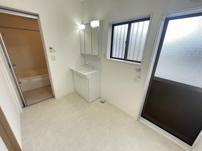 焼津市　下小田　中古住宅　6DKの独立洗面台