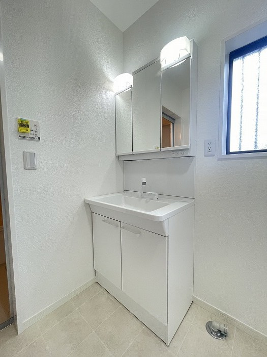 焼津市　下小田　中古住宅　6DKの独立洗面台