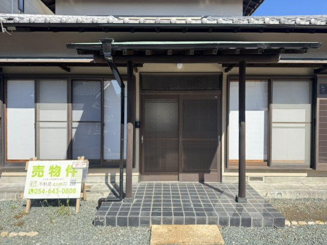 焼津市　下小田　中古住宅　6DKの玄関