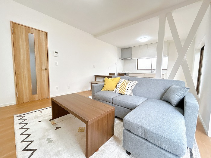 焼津市　下小田　中古住宅　6DKの居間・リビング