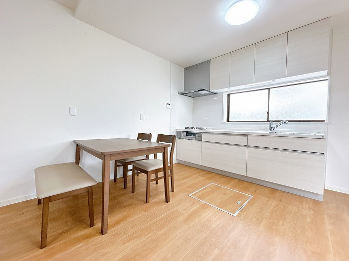 焼津市　下小田　中古住宅　6DKの居間・リビング