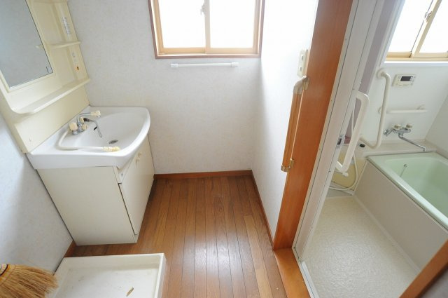 長野市大字若槻団地の中古一戸建の洗面所