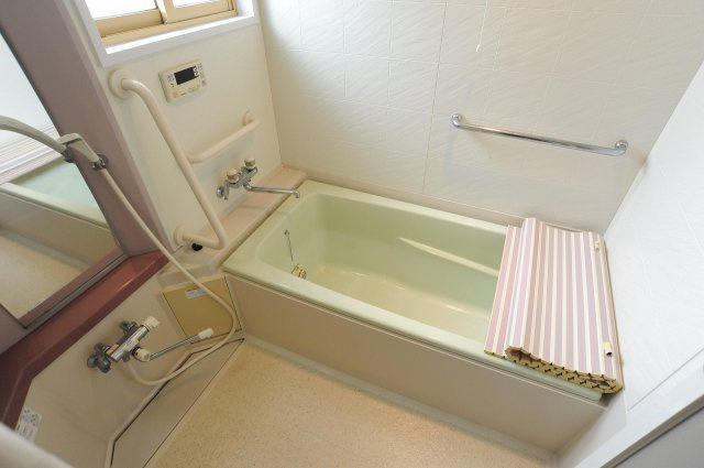 長野市大字若槻団地の中古一戸建の浴室