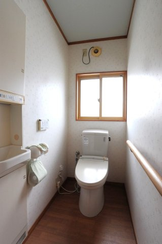 長野市大字若槻団地の中古一戸建のトイレ