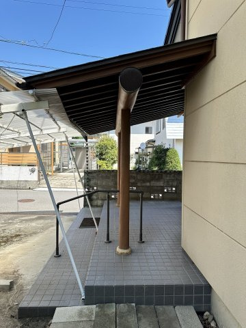 長野市大字若槻団地の中古一戸建の玄関