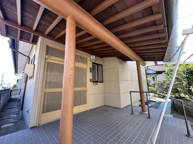 長野市大字若槻団地の中古一戸建の玄関