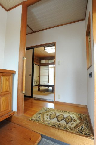 長野市大字若槻団地の中古一戸建の玄関