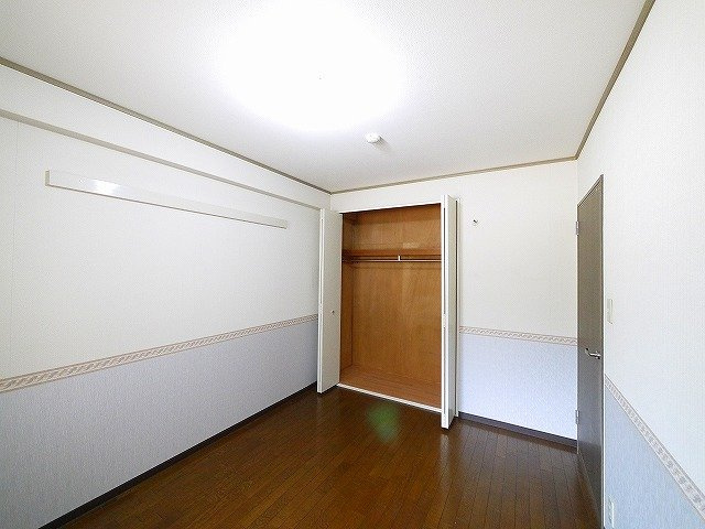 タワーア・ラ・モードの洋室|落ち着いた色調の洋室です