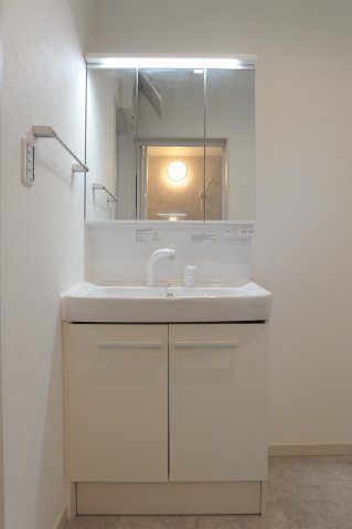 三輪6丁目　新築建売2号棟の独立洗面台