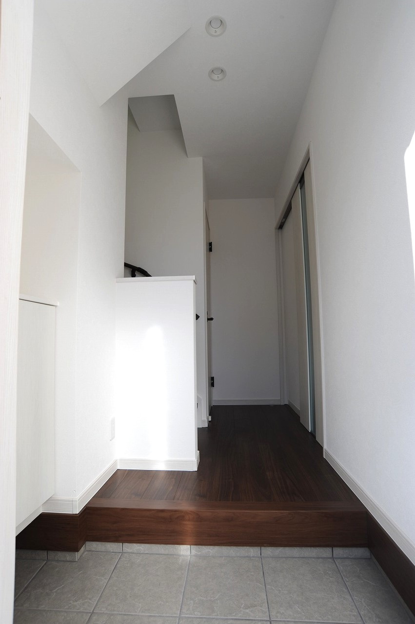 三輪6丁目　新築建売2号棟の玄関