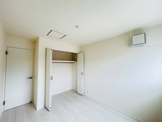 新築　高崎市石原町24-1期　LIGNAGE　2号棟の収納|現地写真　それぞれのお部屋に収納スペースがあるのでお片付け上手で室内もスッキリ♪
