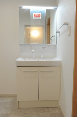 三輪6丁目　新築建売1号棟の独立洗面台