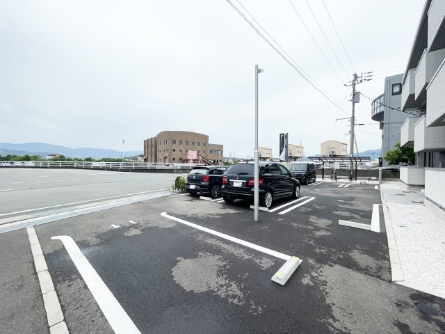 ラ・トゥール山城西　Ａ棟の駐車場