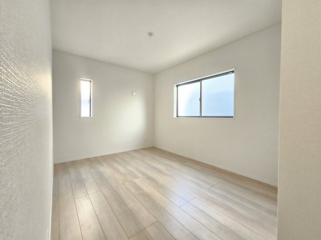 瑞浪市下沖町第４の洋室