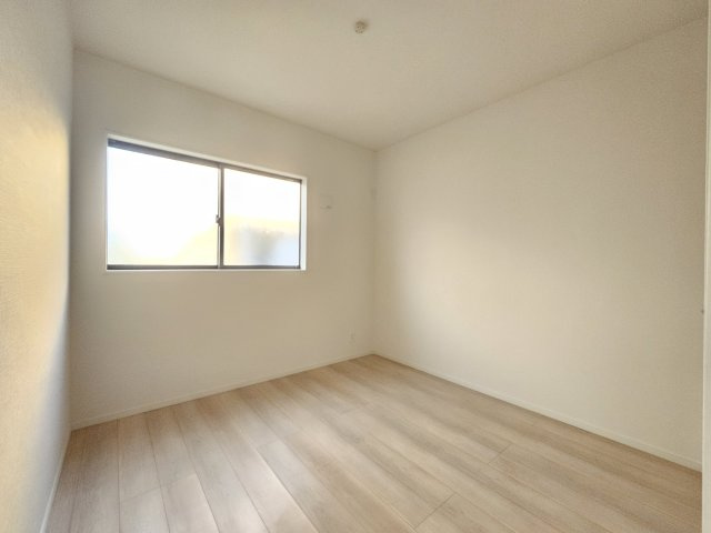 瑞浪市下沖町第４の洋室