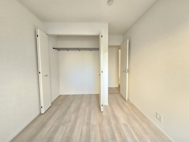 瑞浪市下沖町第４の洋室