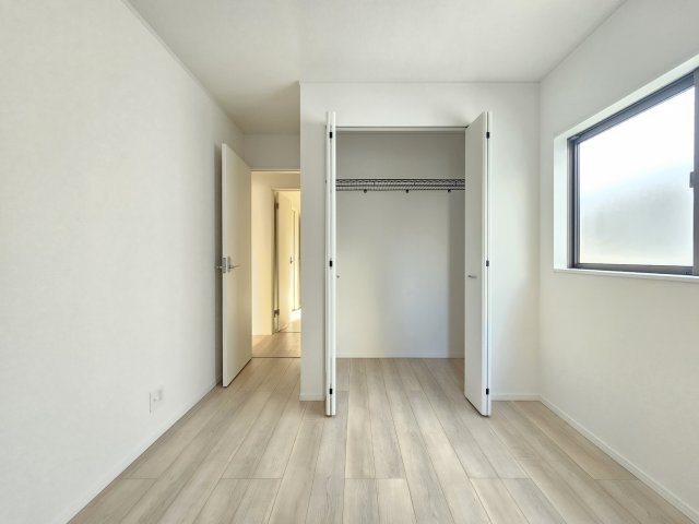 瑞浪市下沖町第４の洋室